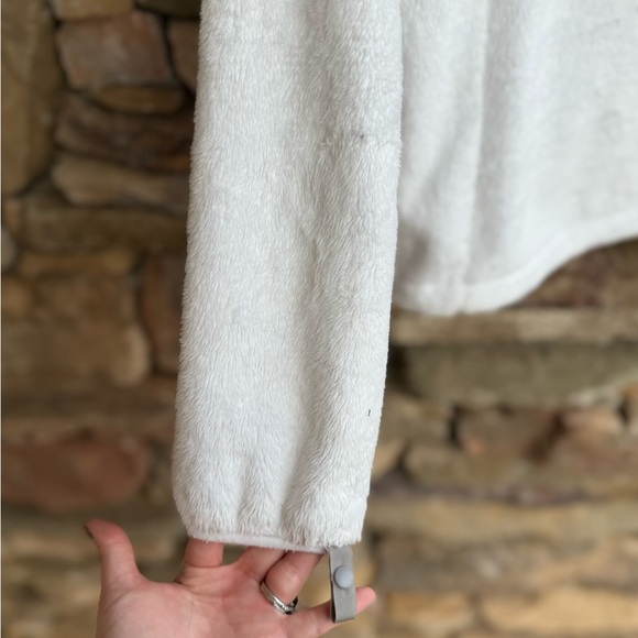 The North Face Women's Cream Teddy Jacket - Picture 4 of 7